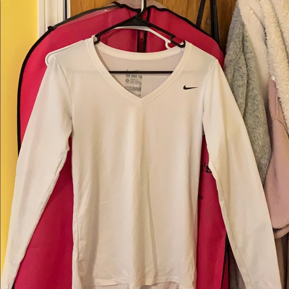 Athletic tee